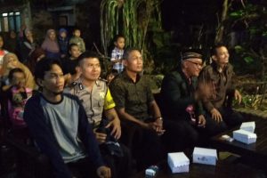 Bhabinkamtibmas Desa Pendem Junrejo Batu menghadiri giat pentas seni memeriahkan HUT RI ke 73