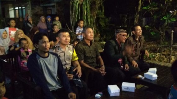 Bhabinkamtibmas Desa Pendem Junrejo Batu menghadiri giat pentas seni memeriahkan HUT RI ke 73