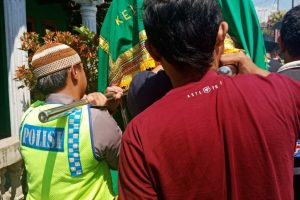 Brigadir Anton Isfiyanto Bhabinkamtibmas Kelurahan Temas Polsek Batu Polres Batu, takziah kepada warga binaan yang meninggal dunia