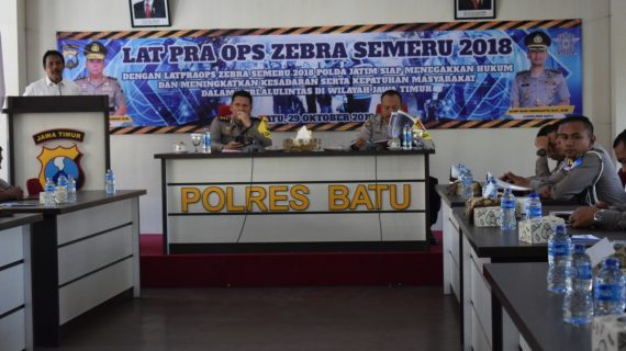 Kapolres Batu Membuka latihan Operasi zebra Semeru 2018 Di ruang rupatama Rupatama Polres Batu
