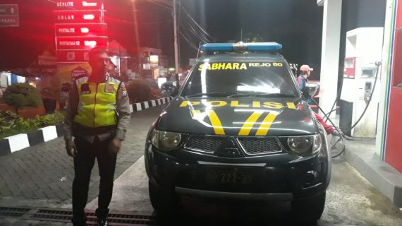 Anggota Polsek Batu Polres Batu Giatkan Patroli Malam Jaga Kamtibmas Wilayah Binaan