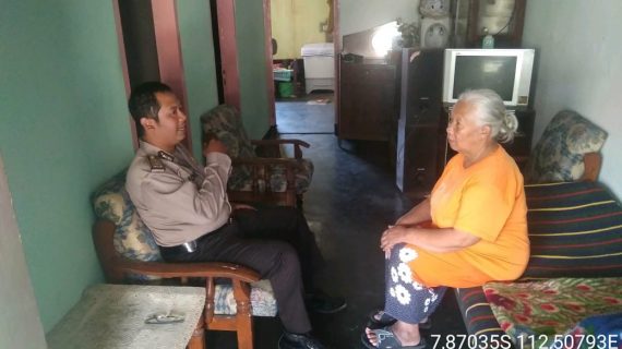 Giat Sambang Warga Oleh Bhabin Kelurahan Songgokerto Polsek Batu Polres Batu