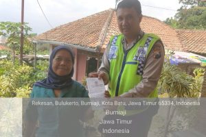 Bhabinkamtibmas Desa Bulukerto Polsek Bumiaji Polres Batu Peduli Pelayanan Satpas