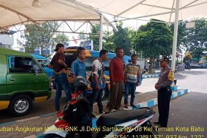 Bersama Babinsa Anggota Bhabin Kelurahan Temas Polres Batu  Mediasi Pemasalahan Angkutan Umum Dengan Jatim Park II