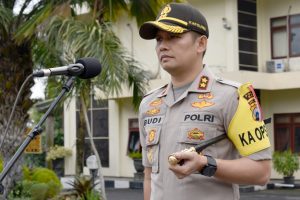 Tingkatkan Kinerja Anggota, Kapolres Batu Pimpin Apel Lengkap
