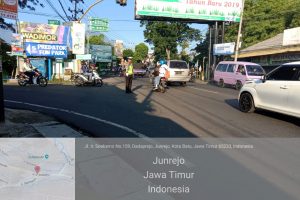 Anggota Satlantas Polres Batu Pelayanan Masyarakat Poros Pagi