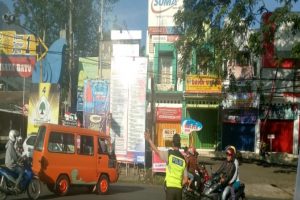 Giat Pelayanan Pagi, Polsek Batu Polres Batu Poros Pagi Bantu Kelancaran Arus Lalin di Wilayahnya