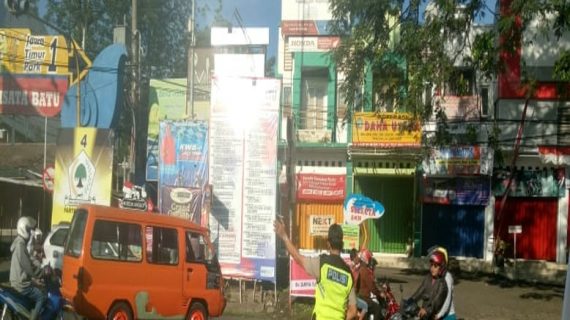 Giat Pelayanan Pagi, Polsek Batu Polres Batu Poros Pagi Bantu Kelancaran Arus Lalin di Wilayahnya