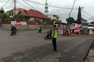 Perlancar Mitra Kerja di Masyarakat Binaannya, Polsek Ngantang Polres Batu Poros Pagi Bantu Kelancaran Arus Lalin