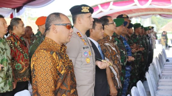 Kapolres Batu AKBP Budi Hermanto, S.I.K, M.Si Menghadiri Upacara Serah Terima Jabatan Pangdivif 2 Kostrad