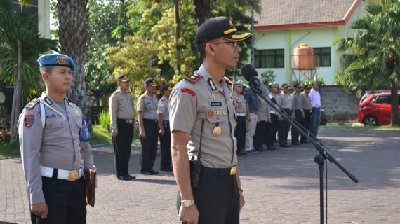 Guna Memberikan Arahan Kepada Anggotanya, Wakapolres Batu Memimpin Apel Pagi