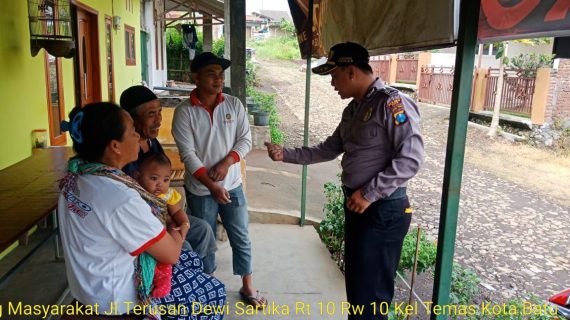 Serap Aspirasi Warganya, Anggota Bhabin Kel Temas Polsek Batu Kota Polres Batu Sambangi Warganya