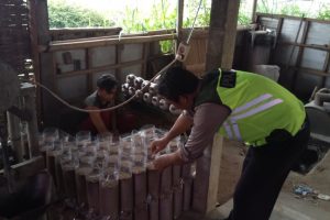 Jalin Tali Silaturahmi Dengan Warga Binaan, Anggota Bhabin Polsek Ngantang Kunjugi Pengusaha Jamur Binaan