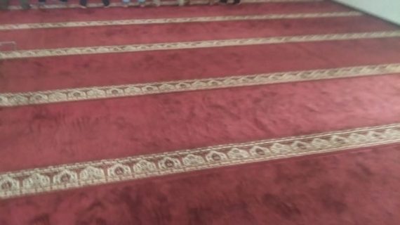 Silaturahmi Dengan Warganya, Anggota Polsek Pujon Polres Batu Shalat Bersama Warga