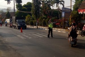 Giat Pelayanan Masyarakat, Polsek Ngantang Polres Batu Bantu Kelancaran Arus Lalin