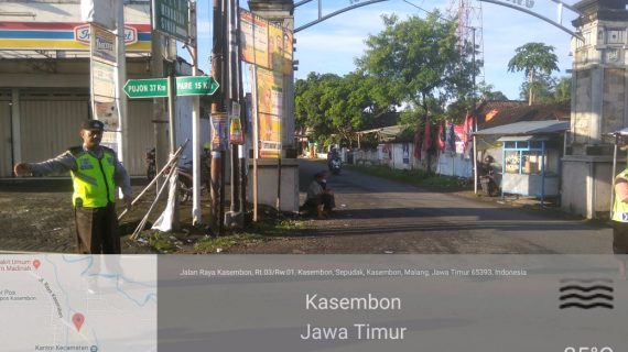 Giat Poros Pagi, Anggota Polsek Kasembon Polres Batu Bantu Kelancaran Arus Lalin