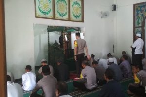 KAPOLRES BATU BERSAMA PARA JAMA’AH SHOLAT JUMAT MELAKSANAKAN SHOLAT GAIB