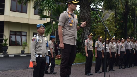 Kapolres Batu AKBP Budi Hermanto, S.I.K, M.Si Pimpin Apel Lengkap