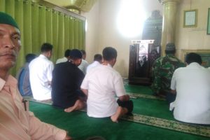 Polsek Bumiaji Polres Batu Shalat Bersama Warga, Tingkatkan Silaturahmi,