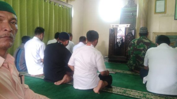 Polsek Bumiaji Polres Batu Shalat Bersama Warga, Tingkatkan Silaturahmi,