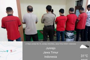 Polsek Junrejo Polres Batu Shalat Bersama Warga, Tingkatkan Silaturahmi