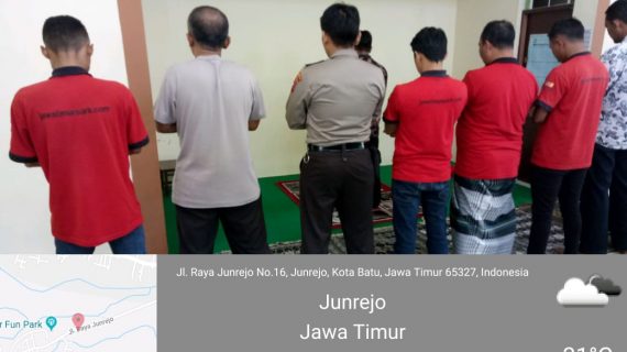 Polsek Junrejo Polres Batu Shalat Bersama Warga, Tingkatkan Silaturahmi