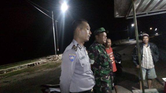 Bhabinkamtibms Polsek Pujon Polres Batu Menghadiri Giat Santunan dalam rangka kondusifkan wilayah