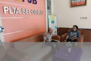 Giat Sambang Bhabinkamtibmas Kelurahan Songgokerto Polsek Batu Kota Polres Batu Membngun Partisipasi Terhadap Kamtibmas dan berikan pelayanan prima kepada masyarakat