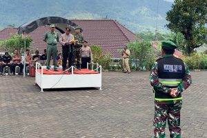 KAPOLSEK NGANTANG BATU GELAR APEL KESIAPAN PENGAMANAN PEMILU 2019 DI TINGKAT KECAMATAN
