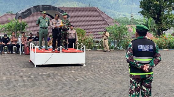 KAPOLSEK NGANTANG BATU GELAR APEL KESIAPAN PENGAMANAN PEMILU 2019 DI TINGKAT KECAMATAN