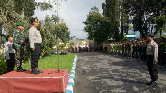 KAPOLSEK PUJON GELAR APEL KESIAPAN PENGAMANAN PEMILU 2019 DI TINGKAT KECAMATAN