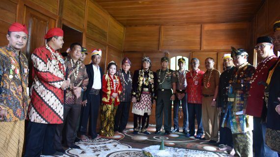 Kapolres Batu hadiri kegiatan pelantikan dan Pengukuhan Majelis Cendekiawan Kraton Nusantara ( MCKN ) Kota Batu