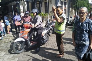 Polsek Batu Polres Batu Laksanakan Pengamanan Lokasi empat Ibadah