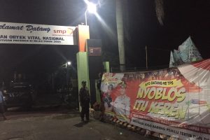 Anggota Polsek Batu Polres Batu Giatkan Patroli Hanting Kota Pasang Benner