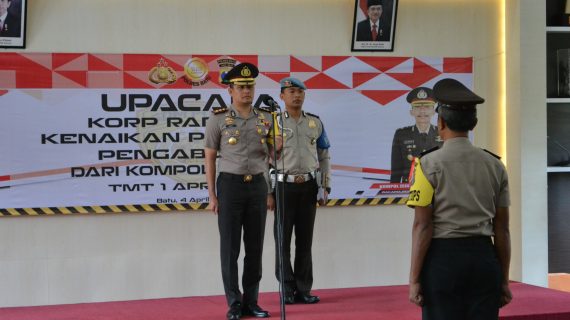 Kapolres Batu pimpin Korp Raport Kenaikan Pangkat Pengabdian AKBP kepada Kabag Sumda Polres Batu
