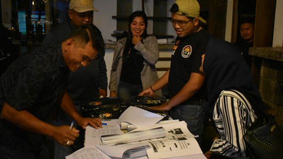 Anggota Bhabinkamtibmas Polsek Batu Polres Batu Patroli Koordinas Bersama Satpam Agrokusuma