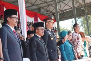 Kapolres Batu Bersama Forkompimda menghadiri Upacara Hari Pendidikan Nasioanal tahun 2019 di Stadion Brantas Batu