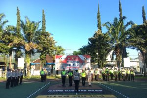 Anggota Satlantas Polres Batu Giatkan Apel Pagi Sebelum Melaksanakan Poros Pagi Di Halaman Mako Polres Untuk Mnejaga Kesiapan Anggota Di Pagi Hari