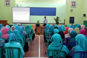 Bhabinkamtibmas Desa Pandesari Polres Batu Menghadiri Pertemuan Kader Kesehatan