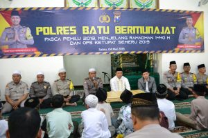 Kapolres Batu berbagi kebahagiaan dengan anak yatim piatu dalam acara do’a bersama pasca Pemilu 2019 dan jelang ramadhan 1440 H dan hadapi Ops Ketupat 