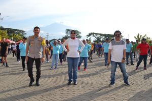 Unik, Kapolres Batu Bersama Forkopimda Peringati May Day Dengan Senam Bersama