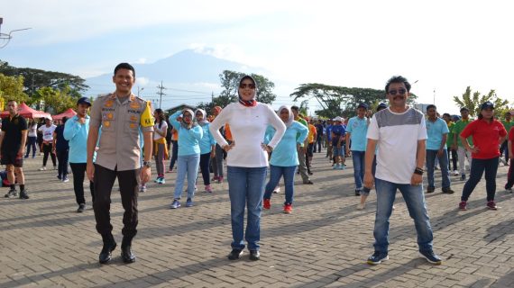 Unik, Kapolres Batu Bersama Forkopimda Peringati May Day Dengan Senam Bersama