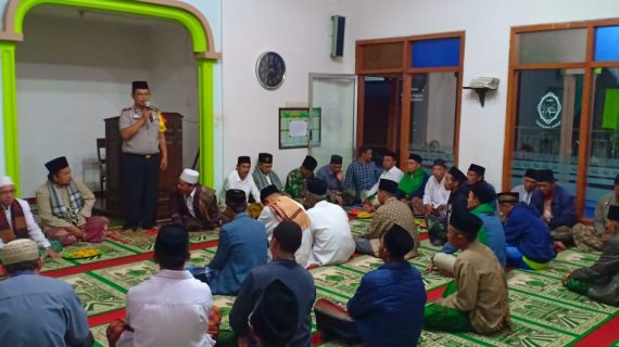 Kapolsek Pujon Polres Batu Bersama Muspika Giat Safari Ramadhan Di Desa Madiredo