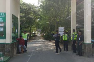 Bhabinkamtibmas Polsek Batu Kota Polres Batu Patroli Kamtibmas Kunjung Keamanan Swakarsa Satpam Agrokusuma Bagikan Kartu Pintar