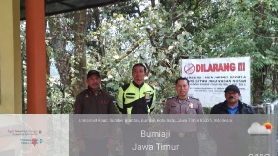 Anggota Bhabinkamtibmas Silaturahmi Ke Warga, Bhabinkamtibmas Polsek Ngantang Polres Batu Patroli Malam Jaga Kamtibmas