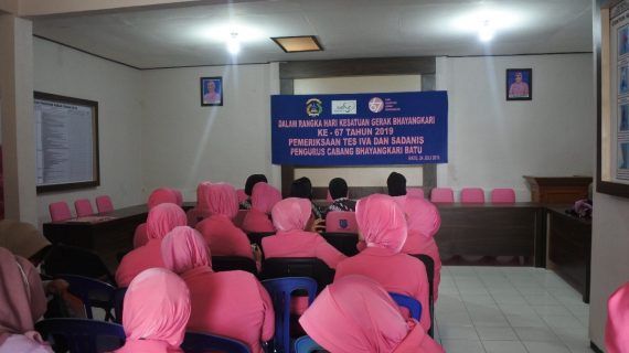 Peringati HKGB Ke- 67, PC Bhayangkari Batu Gelar Pemeriksaan Tes Iva Dan Sadanis