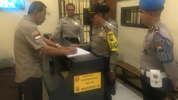 Pawas/Pa Siaga Polres Batu bersama SPK Rutin Cek  Tahanan