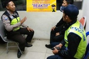 Polres Batu Kegiatan Rutin. Patroli Bhabin Polsek Batu Polres Batu,Giatkan Kunjungan Kemitraan Jaga Situasi Wilayah Agar Selalu Aman
