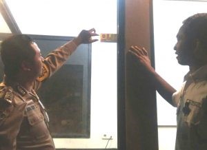 Pelayanan Prima Kepada Masyarakat oleh Polres Batu. Bhabin Polsek Batu Kota Polres Batu, Patroli Sambang Satpam De Onzen Aman Dan Nyaman