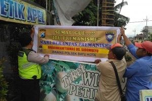 Pelayanan Prima Kepada Masyarakat oleh Polres Batu. Bhabin Polsek Batu Polres Batu, Giat Patroli Pasangan Banner Himbauan Cegah Wilayah Kondusif